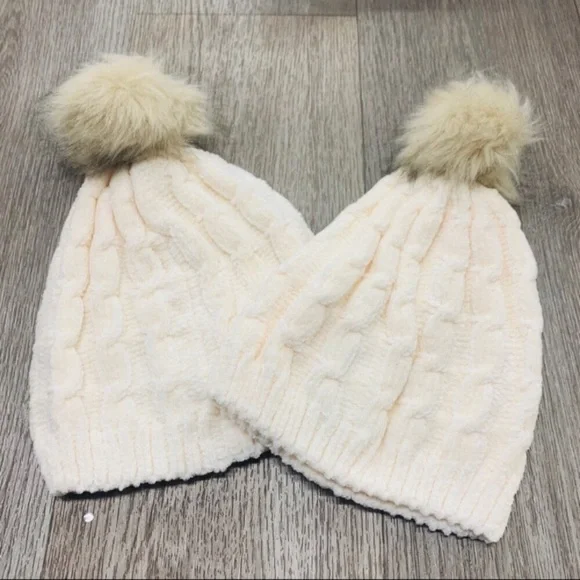 ✨NEW Chenille ULTRA SOFT Cable Knit Pom Pom Beanie Hat in Ivory - Picture 3 of 10